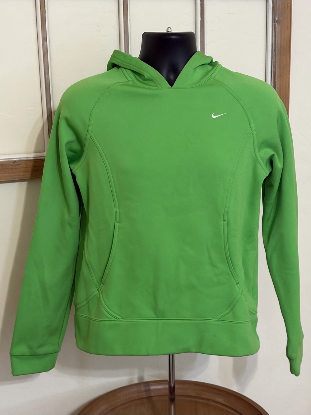 Nike Therma-FIT Men’s Medium Green Pullover Hoodie White Swoosh Athletic